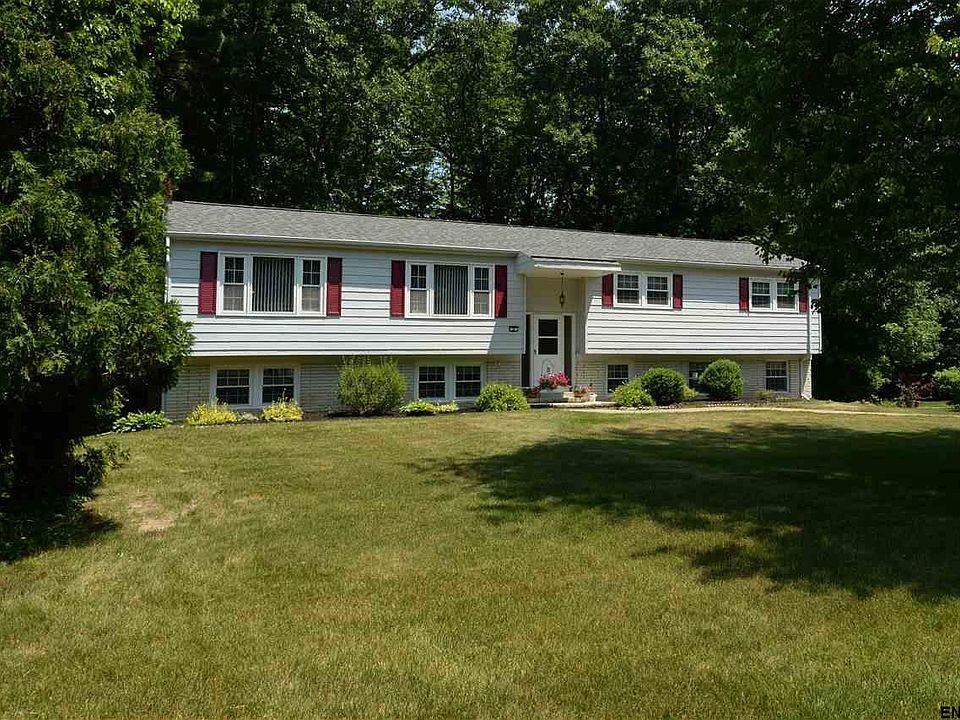 1st image of 9 Willowbrook Ln