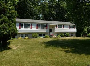 9 Willowbrook Ln, Ballston Lake, NY 12019