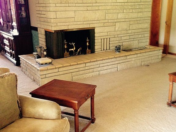 Livingroom fireplace