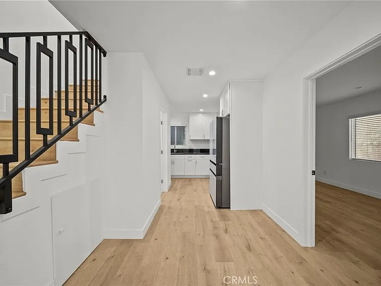 11488 Burbank Blvd — Photo 4