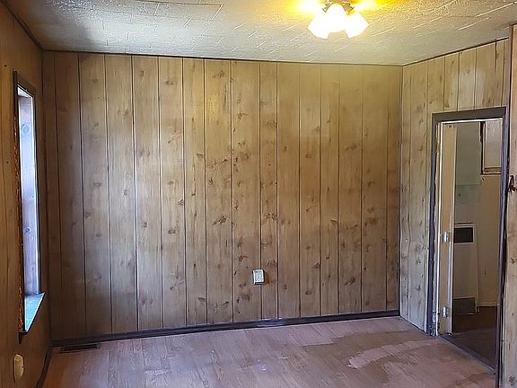 3rd image of 234 Winter St