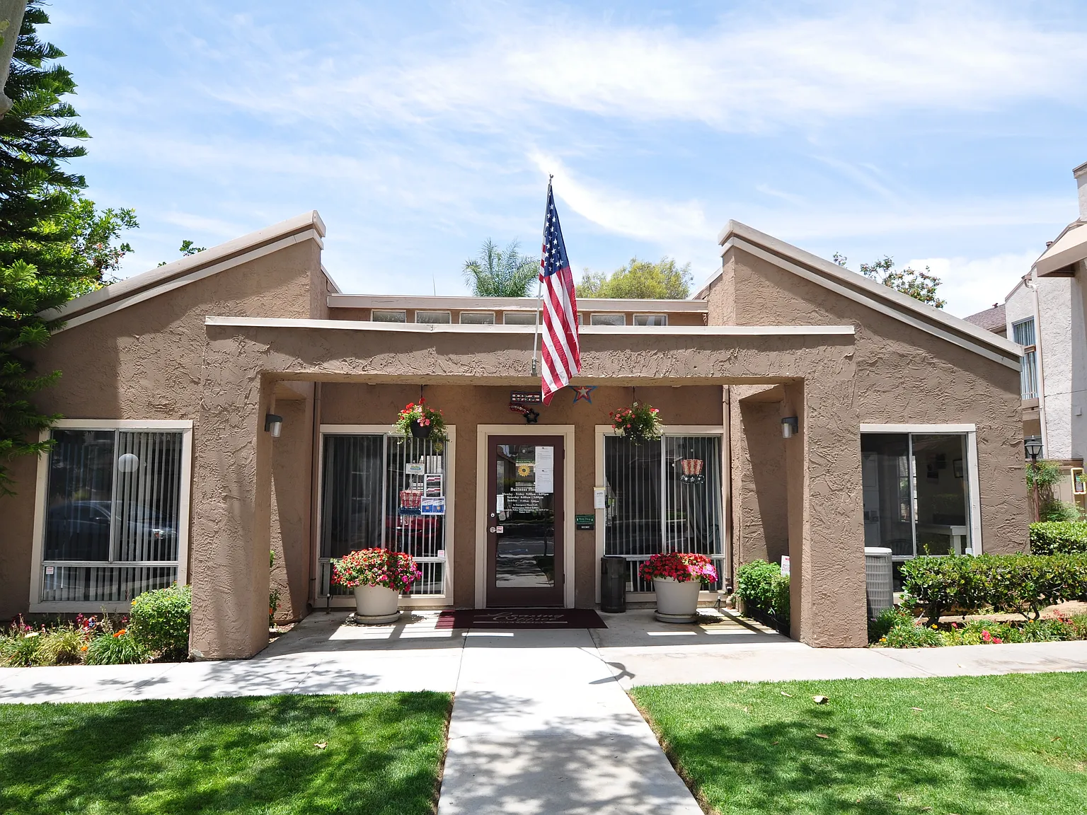 Oak Hill Apartments — Photo 2