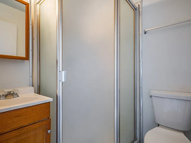 Sunset Sound Studio Apartments — Photo 21