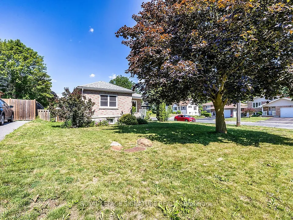 812 Schneider Pl