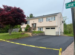 13 Canary St, Pawcatuck, CT 06379