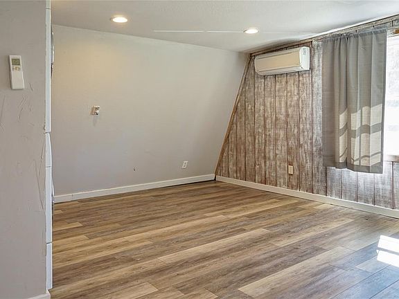 5th image of 1001 N Eisenhower Pkwy #2