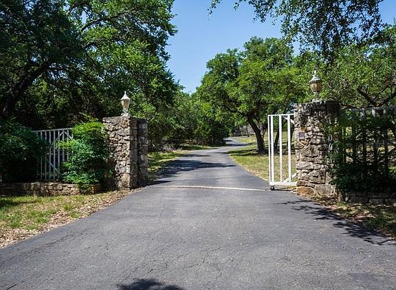 4th image of 1800 Spanish Oak Trl