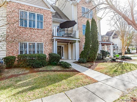 3rd image of 952 Hollymeade Cir