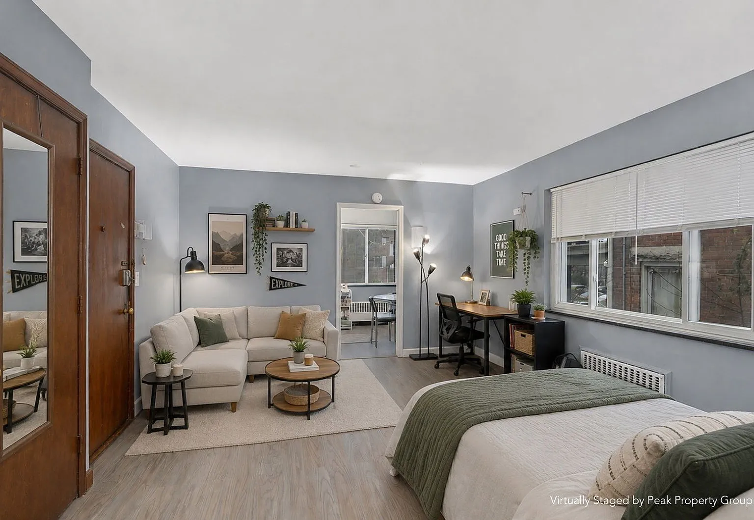242 Senator Pl — Photo 1