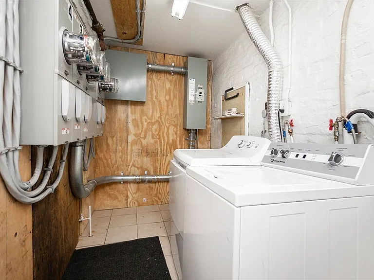 209 W Newton St #1 — Photo 5
