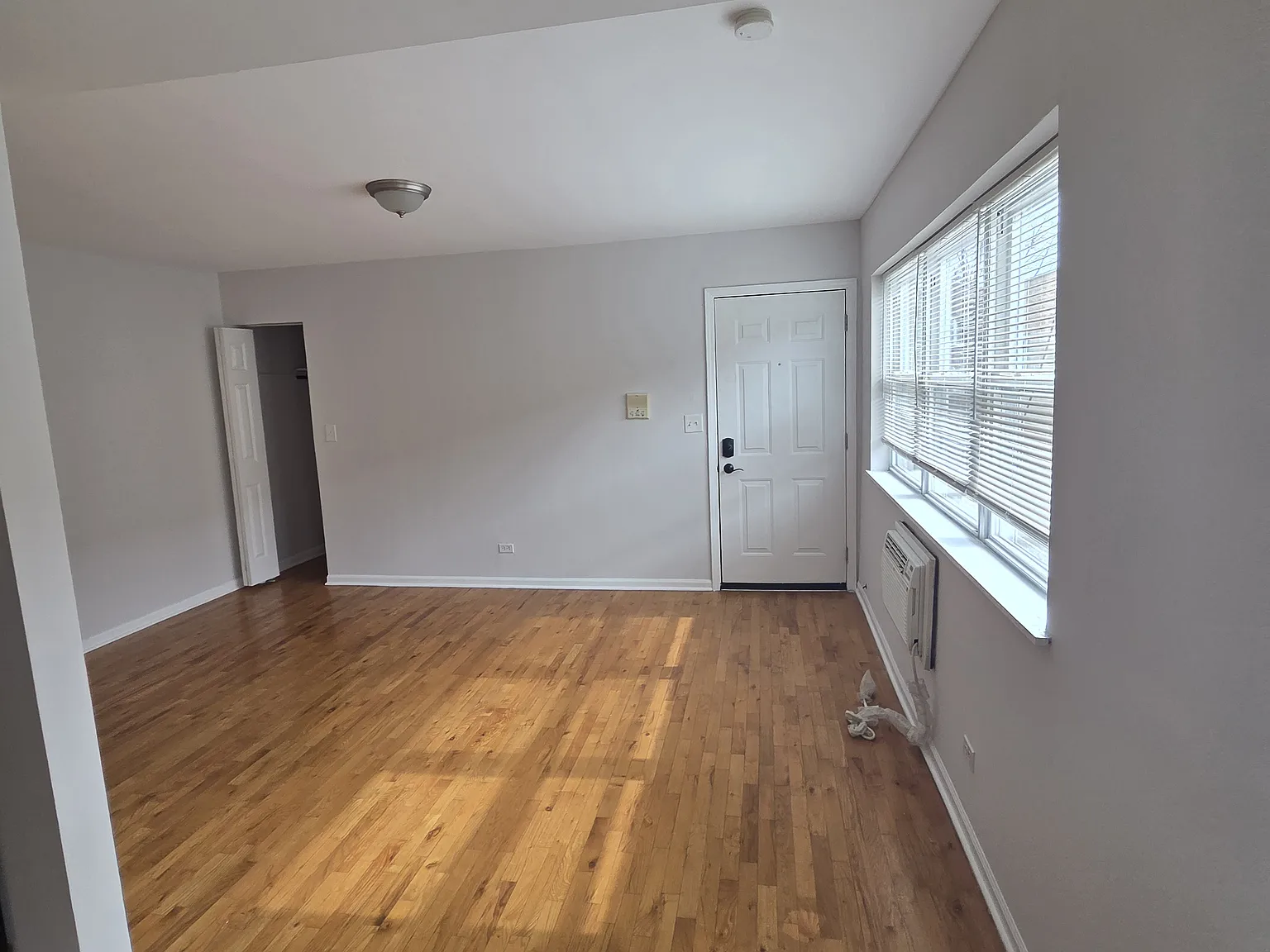 1 bed, 900 sqft, $1,500 — Photo 2