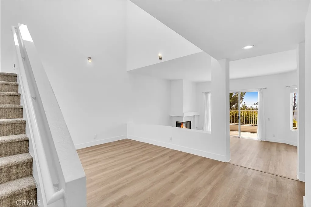 3 bed, 2.5 bath, 2056 sqft, $5,750 — Photo 4