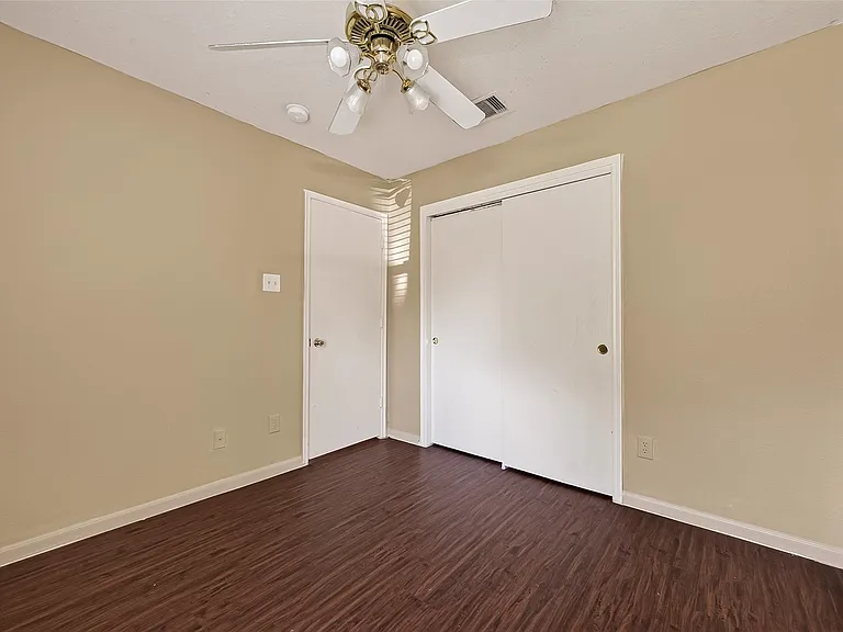 827 Royal George Ln — Photo 23