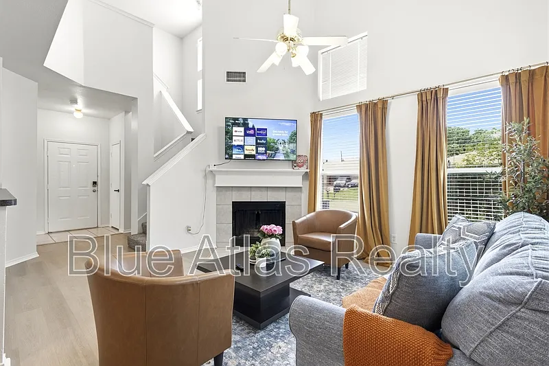 3 bed, 3.0 bath, 1404 sqft, $2,495 — Photo 1