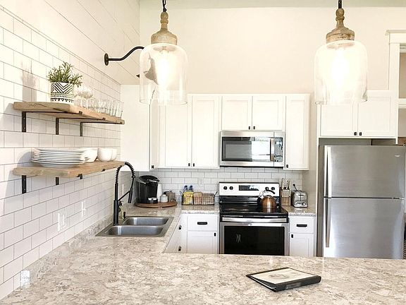 4th image of 801 N Lincoln Dr #302