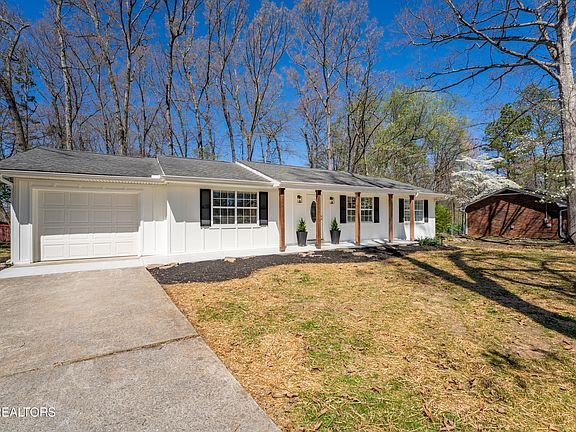 2nd image of 935 Forest Heights Cir