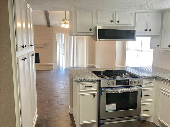 2nd image of 10015 Leamington Dr