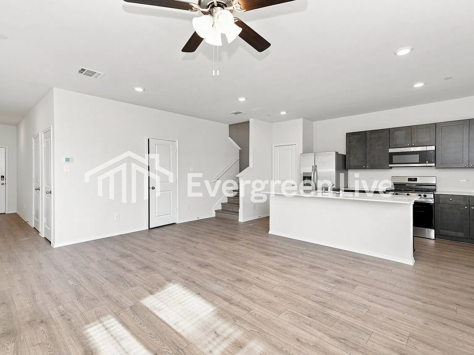 3 bed, 2.5 bath, 1587 sqft, $2,345 — Photo 4