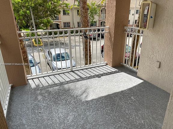 4th image of 1251 SE 28th Ct Unit 206