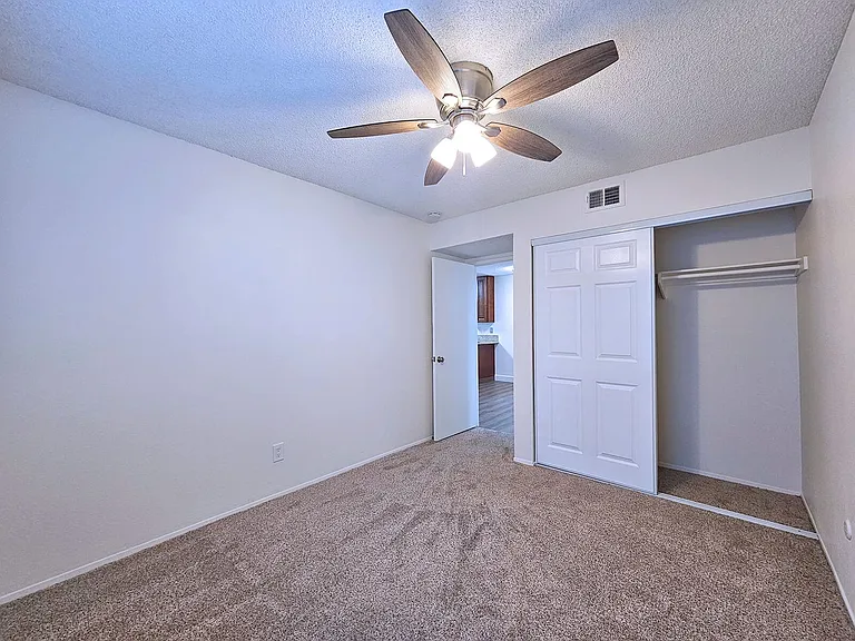 WELCOME TO THE VINE APARTMENTS! — Photo 9