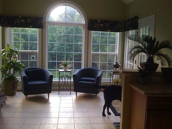4th image of 221 Spyglass Ln