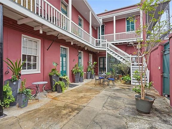 3rd image of 1108 Dauphine St #6