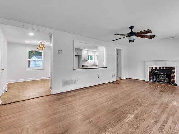 5th image of 1201 Lakeview Cir