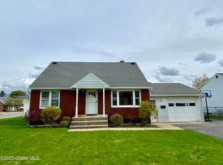 1075 Laura St, Schenectady, NY 12306