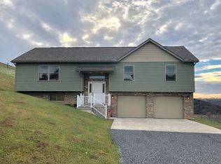 85 Tray St, Bridgeport, WV 26330