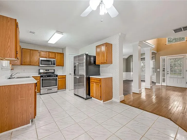 4392 Windmoor Dr NW — Photo 8