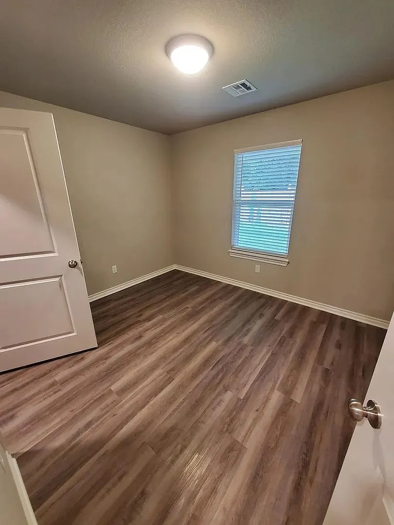 Newer 2-Bedroom Duplex With Attached Garage In Pryor! — Photo 4