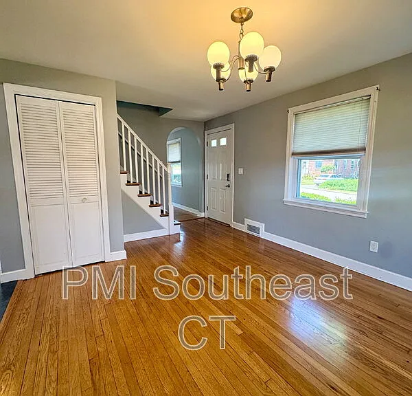 33 Country Club Rd — Photo 8