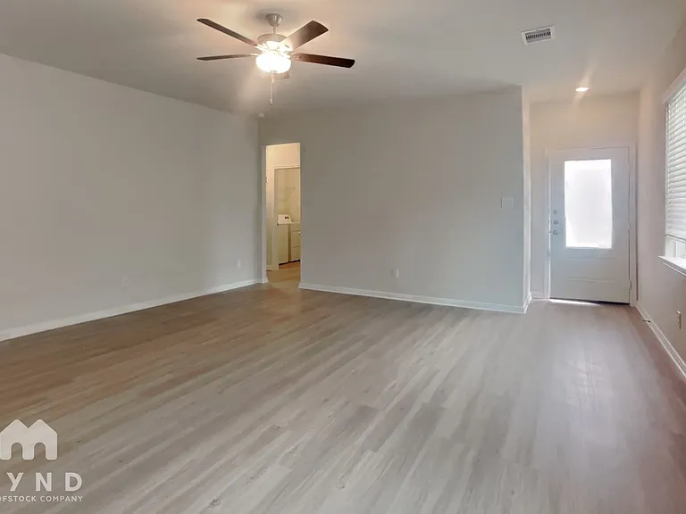 15431 Maple Terrace Dr — Photo 4