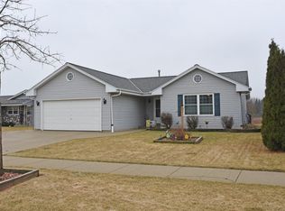 8735 S Fieldpointe Dr, Oak Creek, WI 53154