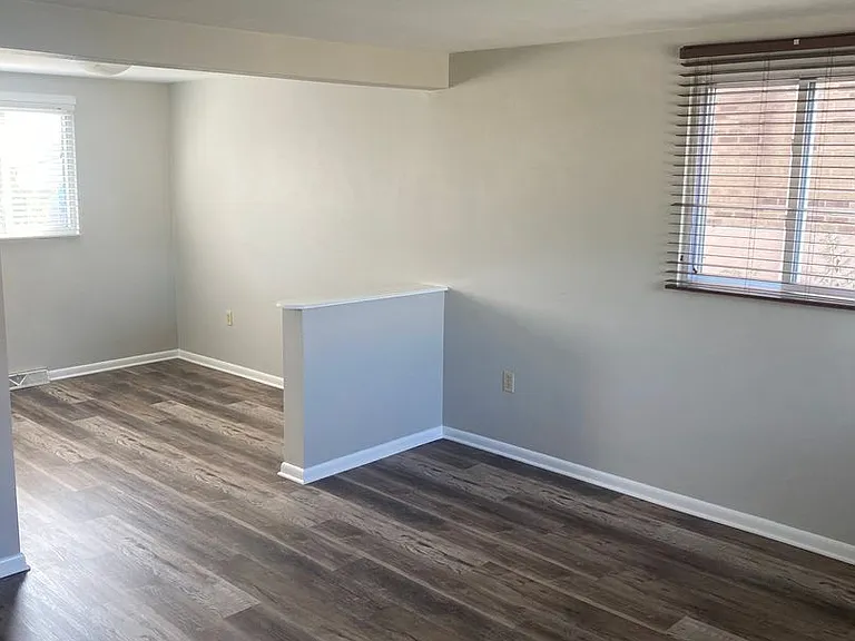 13 Franklin Ave — Photo 5