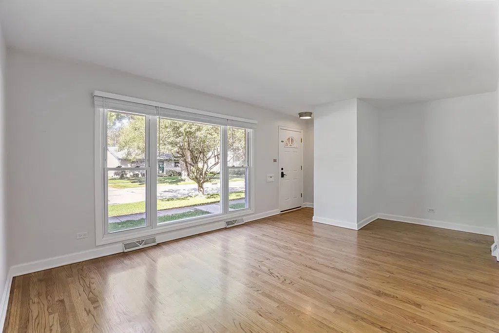 4 bed, 2.5 bath, 1340 sqft, $3,200 — Photo 3
