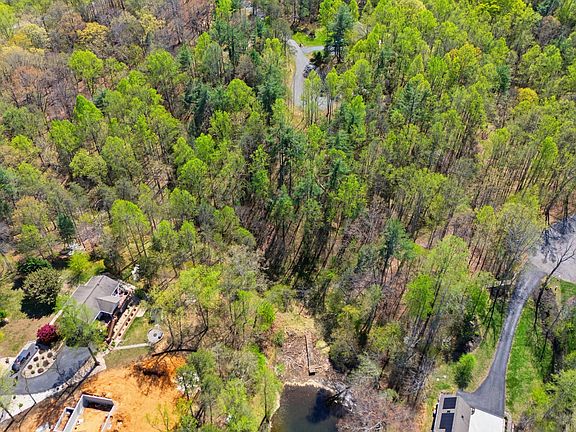 3rd image of 14 Hickory Pl