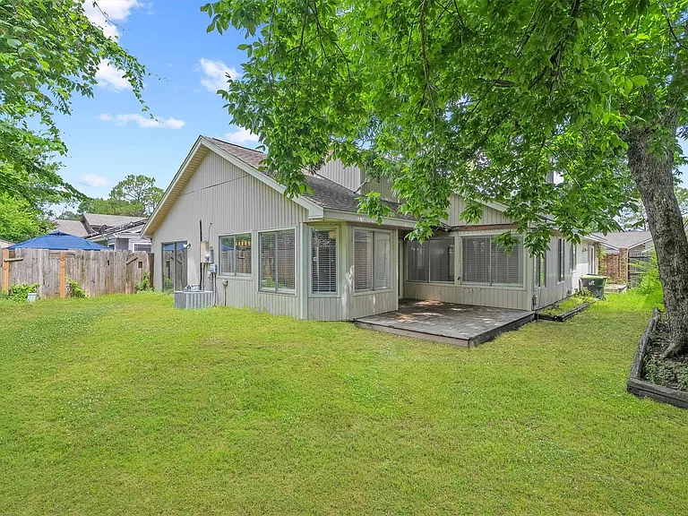 7815 Royan Dr — Photo 20