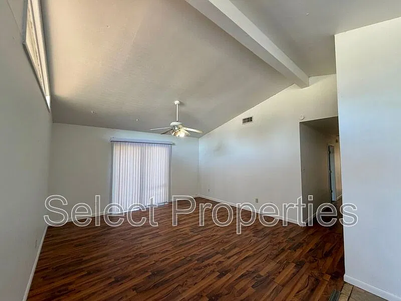 4 bed, 1.5 bath, 1500 sqft, $1,500 — Photo 2