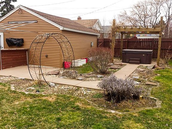 3rd image of 176 Renwood Ave