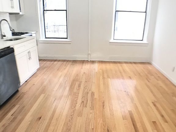 2nd image of 12 Pinehurst Ave APT 4E