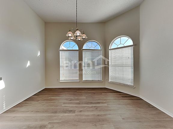 5th image of 217 Dartmouth Dr