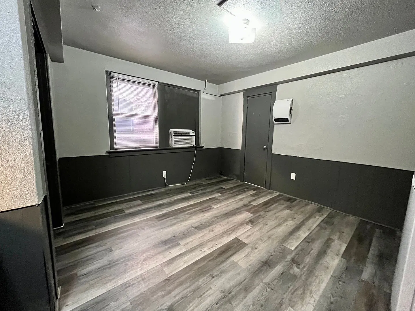 Jones Bedford 2205 Jones — Photo 3