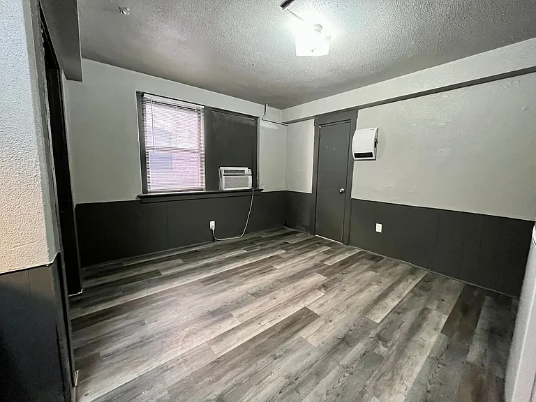 2205 Jones St — Photo 2