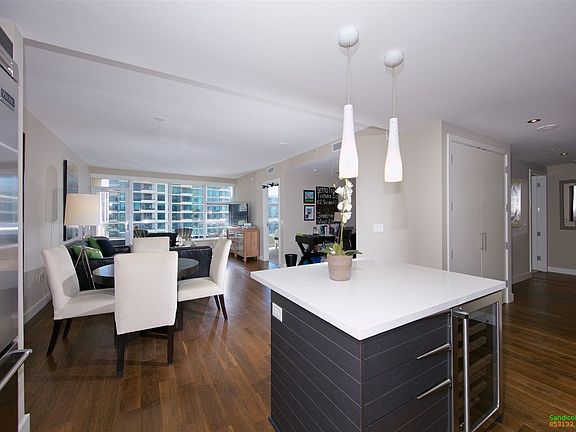 5th image of 1325 Pacific Hwy #1103