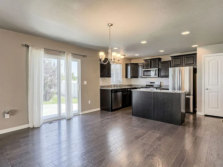 1748 Ruddlesway Dr — Photo 10