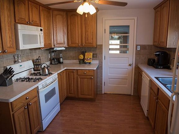 4th image of 2620 Greenfield Ave