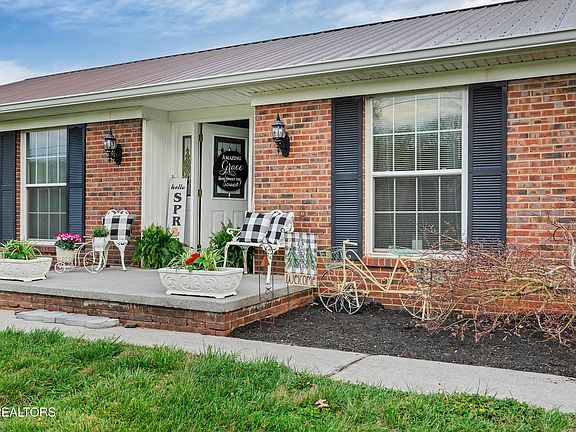 3rd image of 1112 Scenic Hill Dr
