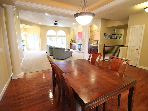 5th image of 3915 Capella St