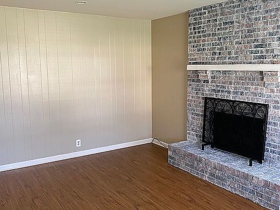 Living room (12x16)